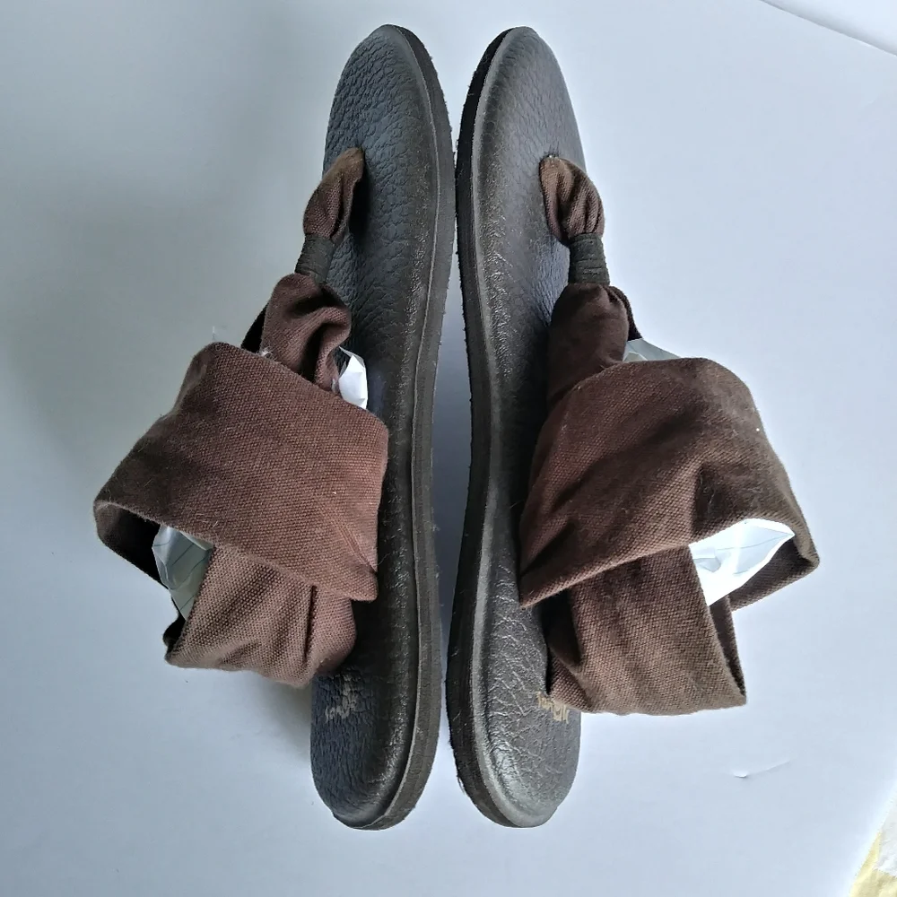 Sanuk comfortable sandals